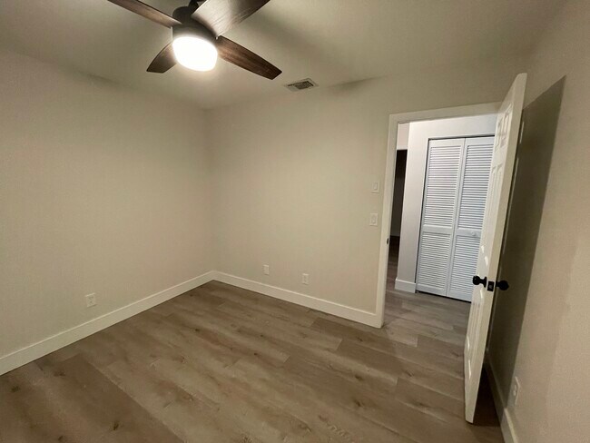 Building Photo - 104 Half Moon Cir