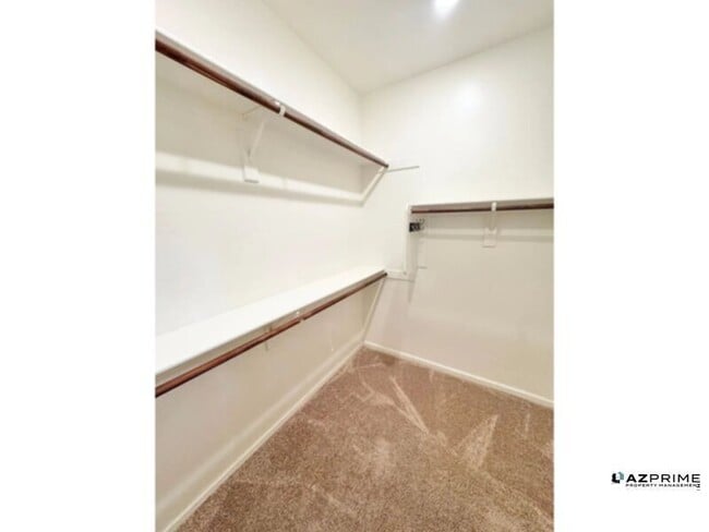 Building Photo - Amazing apartment