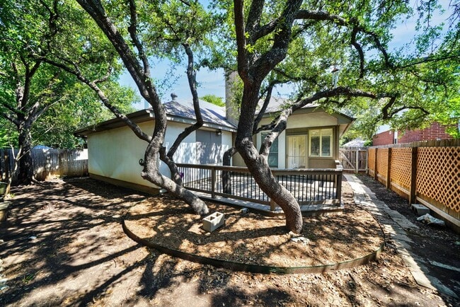 Building Photo - Beautiful Home in the desirable Shavano Ga...