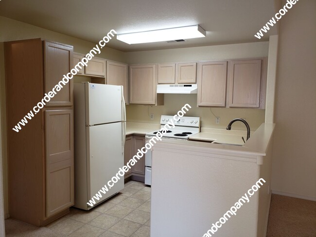 Building Photo - Nice 2 Bedroom, 1.5 Bathroom, Single Car G...