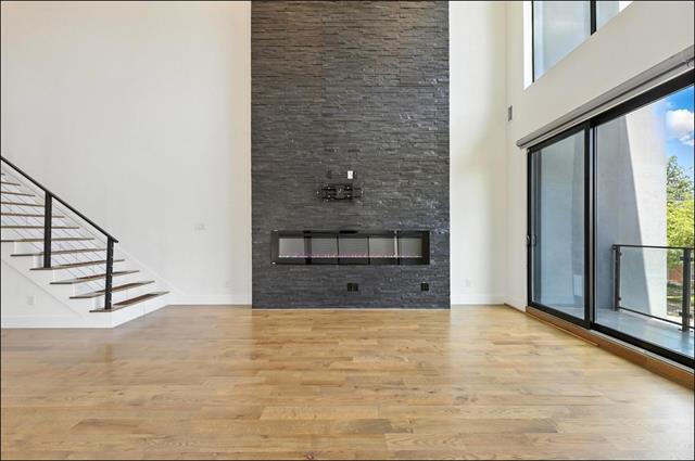 Building Photo - 3523 N Versailles Ave