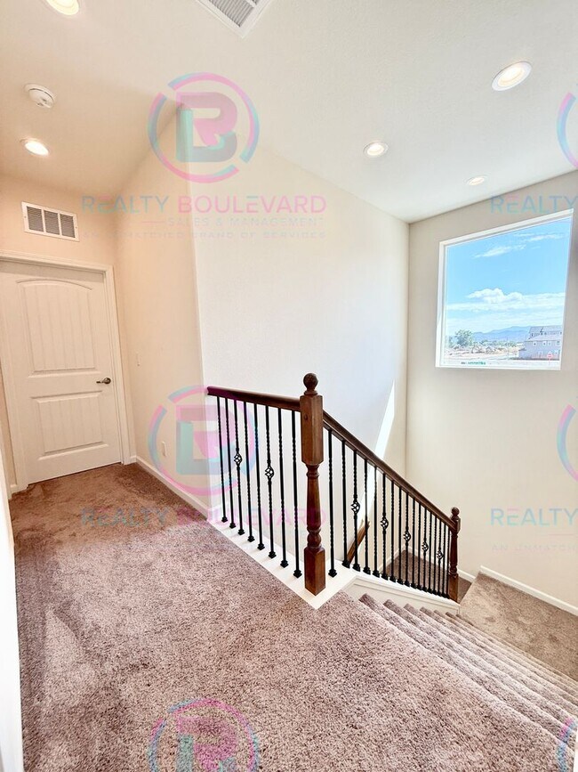 Building Photo - Modern Comfort and Convenience: Stylish 2-Bedroom 2.5 Bathroom Condo in Carson City