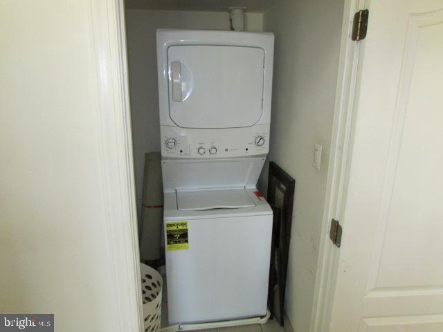 Building Photo - 6310 Hil-Mar Dr