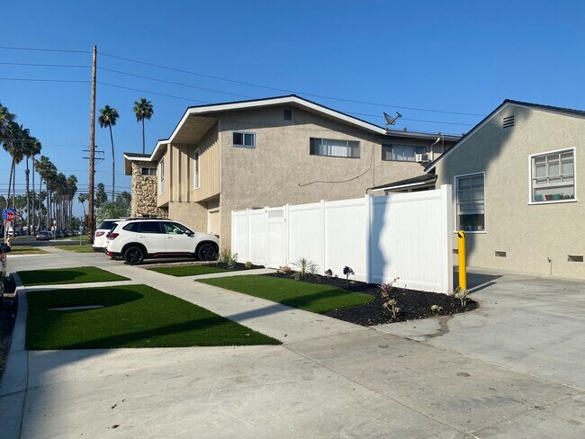 Building Photo - 2 Bed 1 Bath Remodeled Apartment in Long B...