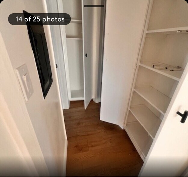 Building Photo - 20880 Ventura Blvd