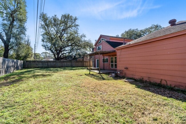 Building Photo - 4510 Hidden Springs Dr