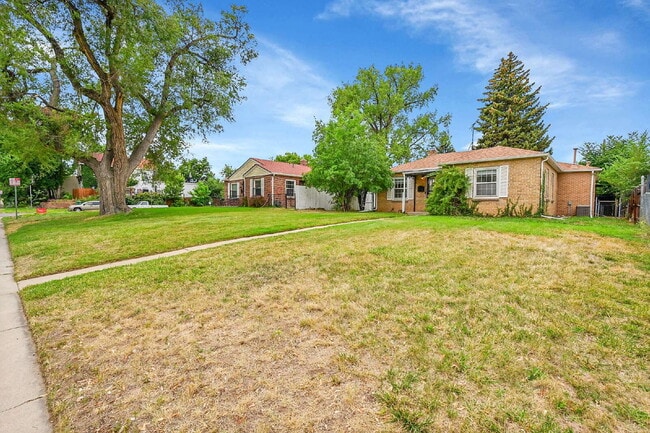 Building Photo - $2,695 - 3 Bed, 1 Bath Updated Home in Den...