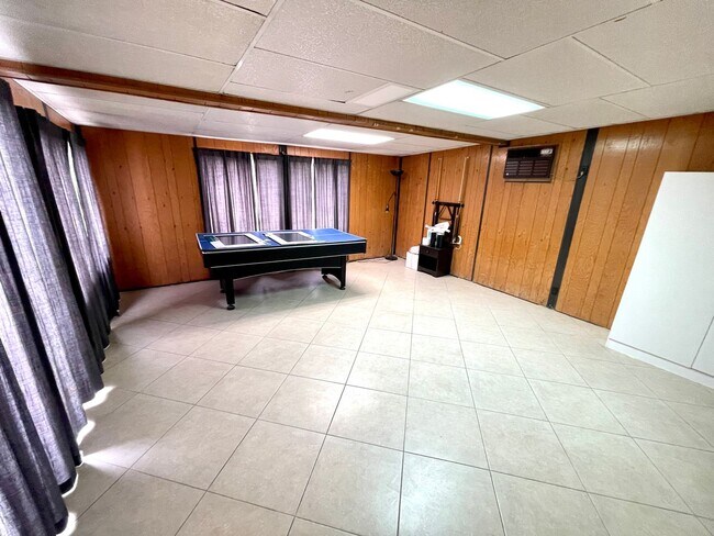 Building Photo - Beautiful house, 2bd+den/1.5ba HOME on the hillside of Granada Hills.