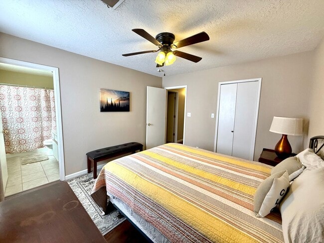 Building Photo - Beautiful Updated 3 Bedroom / 2 Bathroom Home in Prime Rio Rancho Location