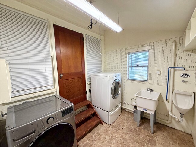 Building Photo - 1104 Marie St