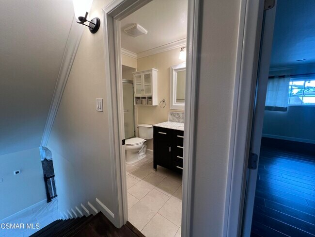 Building Photo - 334 W Avenida De Las Flores