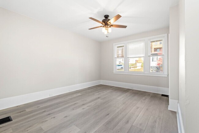 Building Photo - Stunning 2 bedroom home in North Side available Feb 1!