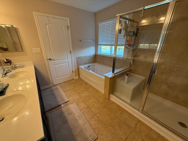 Building Photo - 2572 Retreat Cir