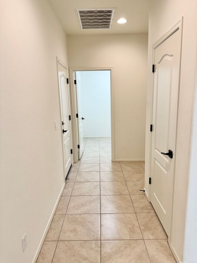 Building Photo - Beautiful 3 Bedroom 2 Bath Single Level Newer Built Home In Litchfield Park! Has Solar!
