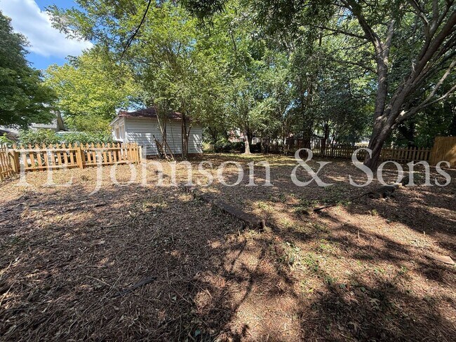 Building Photo - 817 S Hawthorne Rd