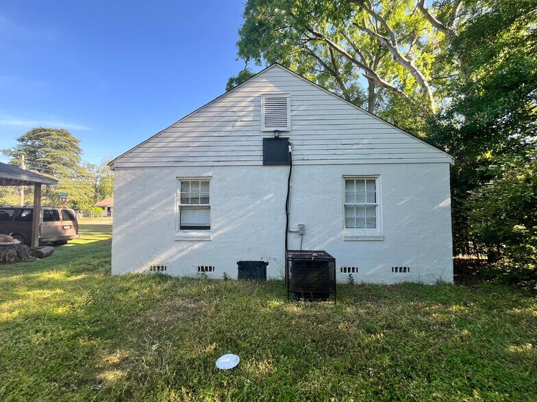 Building Photo - 298 Broadway St