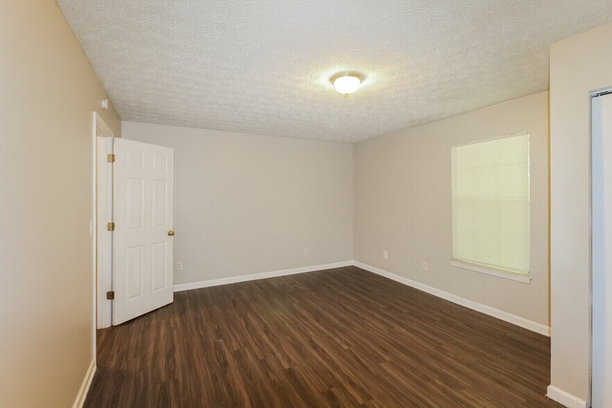 Building Photo - 40 Hunters Ridge Ct