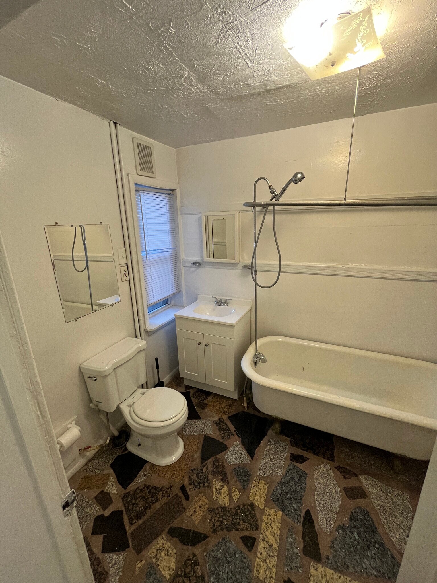 Front Bathroom - 118 S Washington St