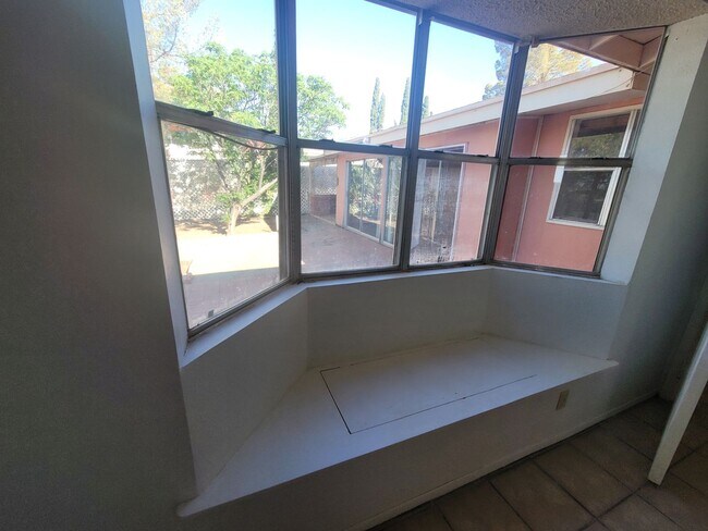 Building Photo - Ready to View!!