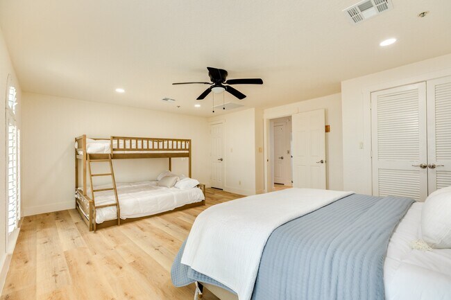 Building Photo - 411 Sailfish