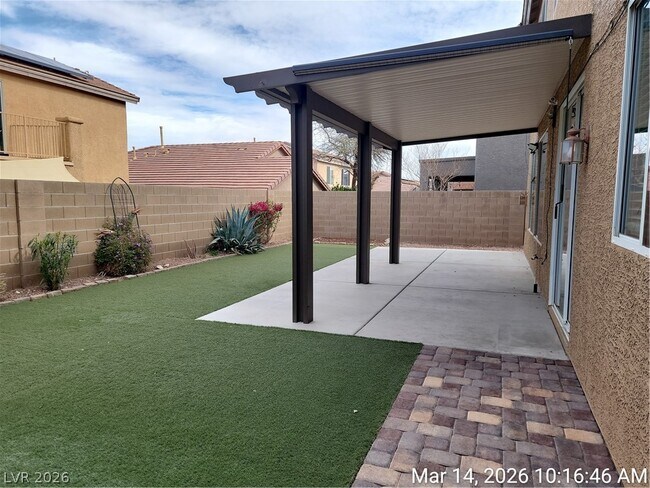 Building Photo - 998 Lone Pine River Ave