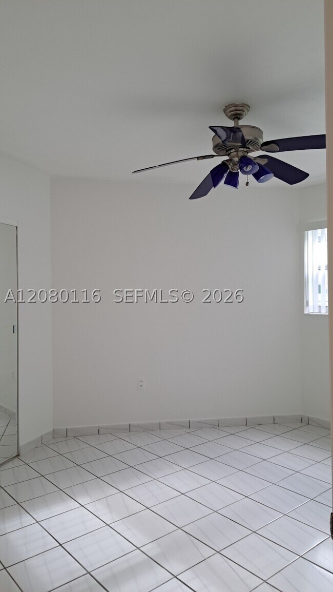 Building Photo - 1667 NE Miami Gardens Dr