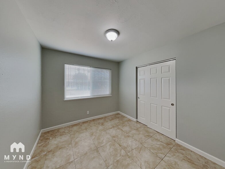 Building Photo - 640 Hause Ave