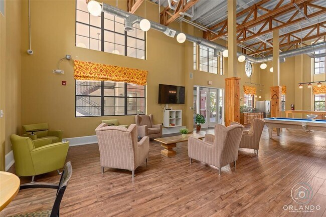 Building Photo - 911 N Orange Ave