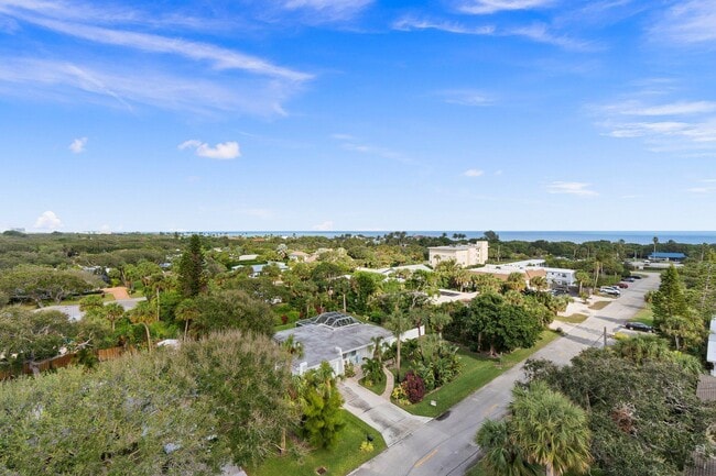 Building Photo - 935 E Causeway Blvd