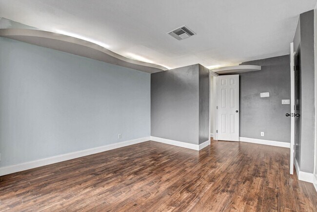 Building Photo - UNIQUE SINGLE FAMILY HOME! - No HOA, Car Lift, RV Parking and Nice Backyard