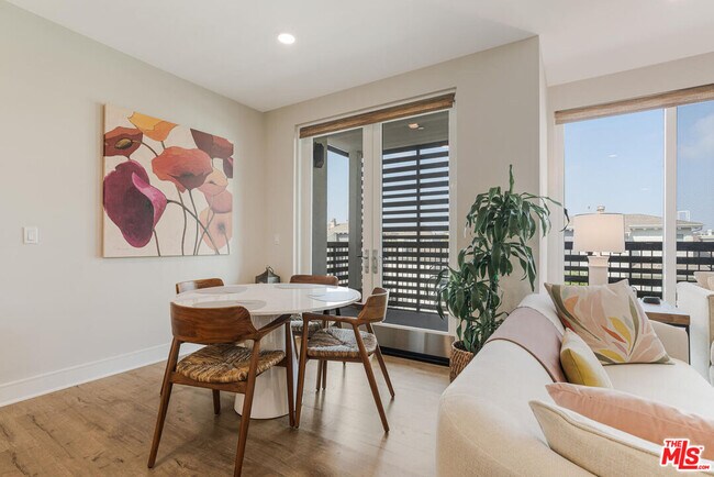 Building Photo - 6030 S Seabluff Dr
