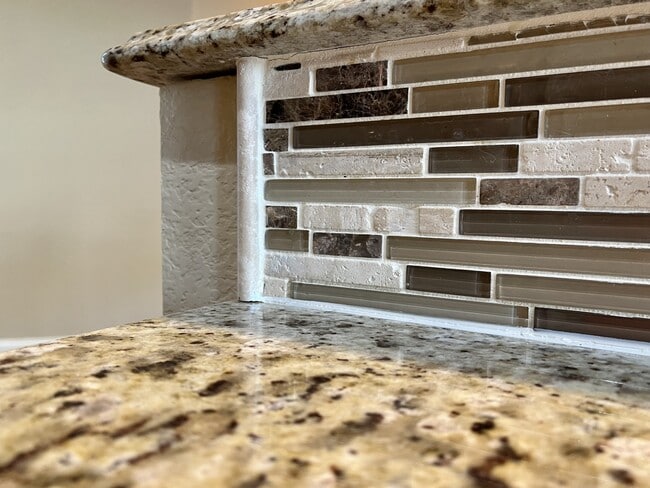 Building Photo - 2000 Croyden Cir