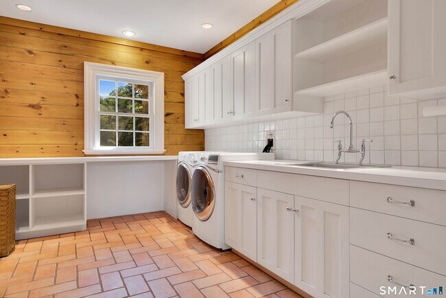 Building Photo - 55 Bishop Ln