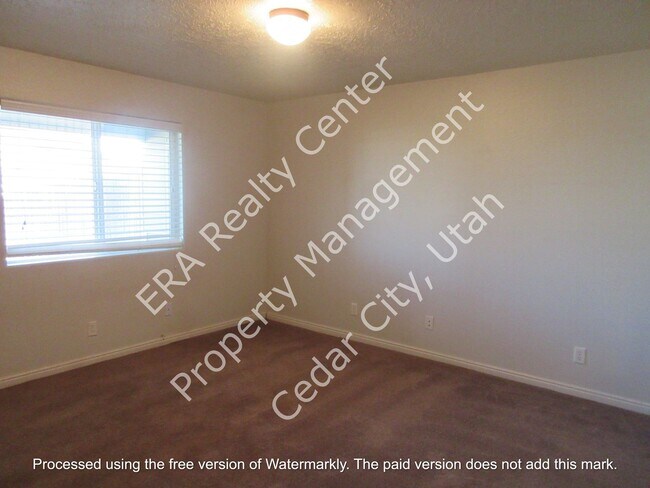 Building Photo - 534 W 1950 N