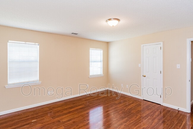 Building Photo - 118 Cedar Bend Dr