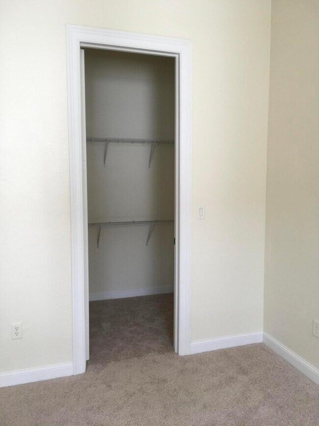 Building Photo - 850 Millbrae Ct