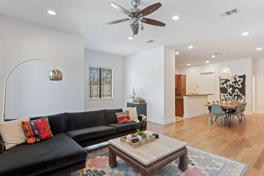 Primary Photo - 1803 E 18th St