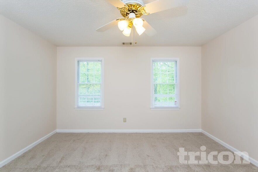 Building Photo - 321 Stratford Dr