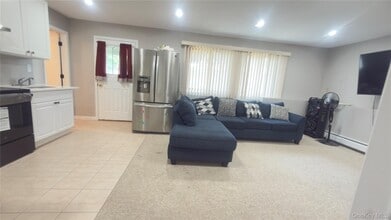 Building Photo - 9 Florus Crom Ct