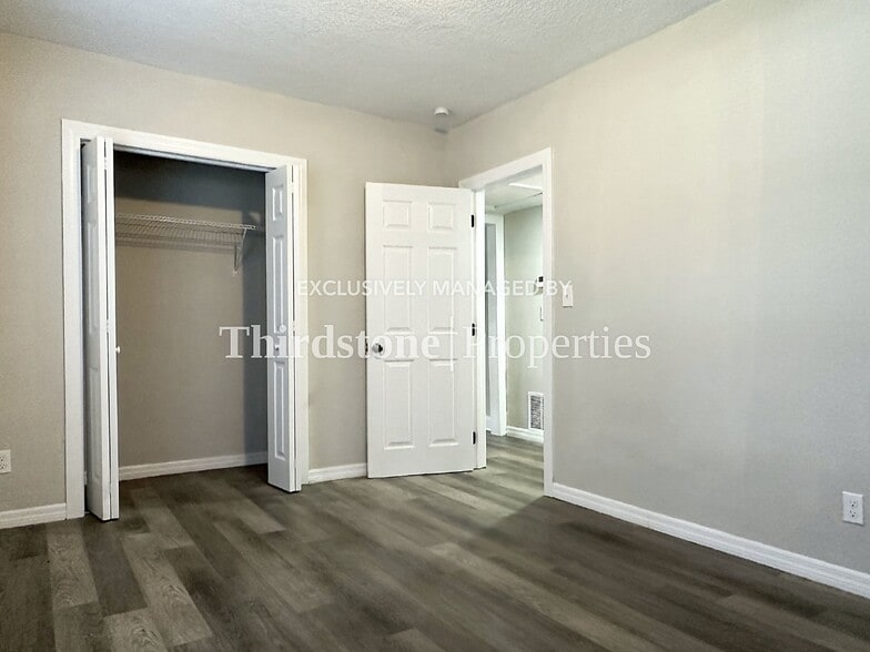 Building Photo - 3347 Phyllis St