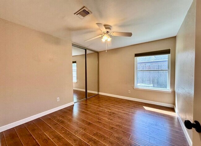 Building Photo - 2123 Streamhurst Ln