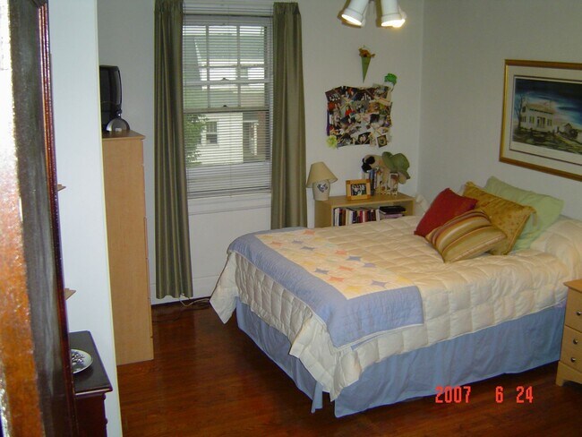Building Photo - 2 Bedroom Apartment in Heart of Oakley