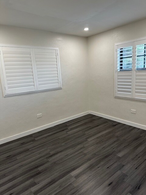 Building Photo - 218 E 18th St