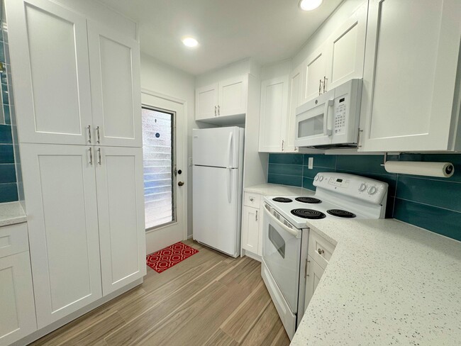 Building Photo - 3 Greenway Village N