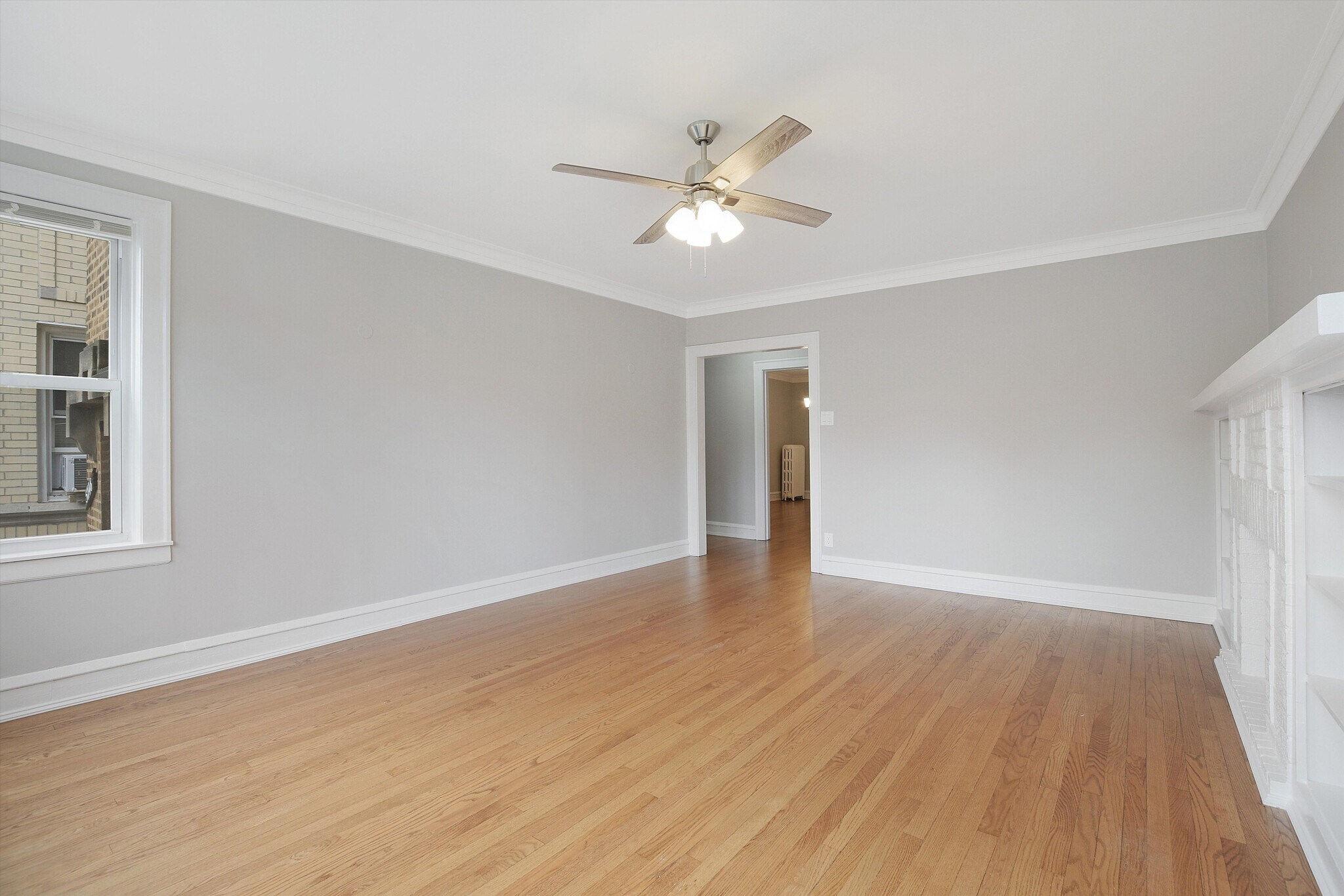 Building Photo - 5746 N Maplewood Ave