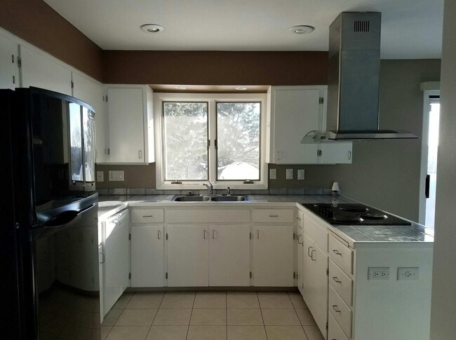 Building Photo - 1006 Valley View Dr