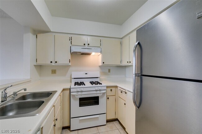 Building Photo - 1404 Santa Anita Dr