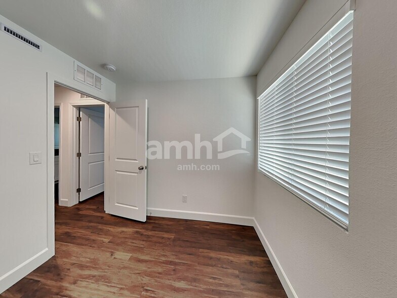 Building Photo - 10324 Beaver Tail St