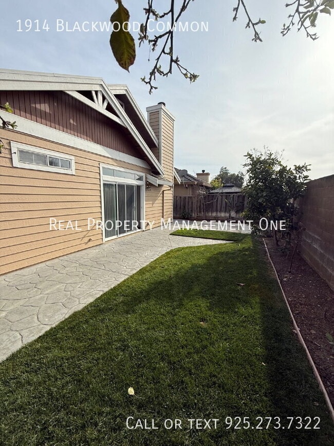 Building Photo - 1914 Blackwood Common