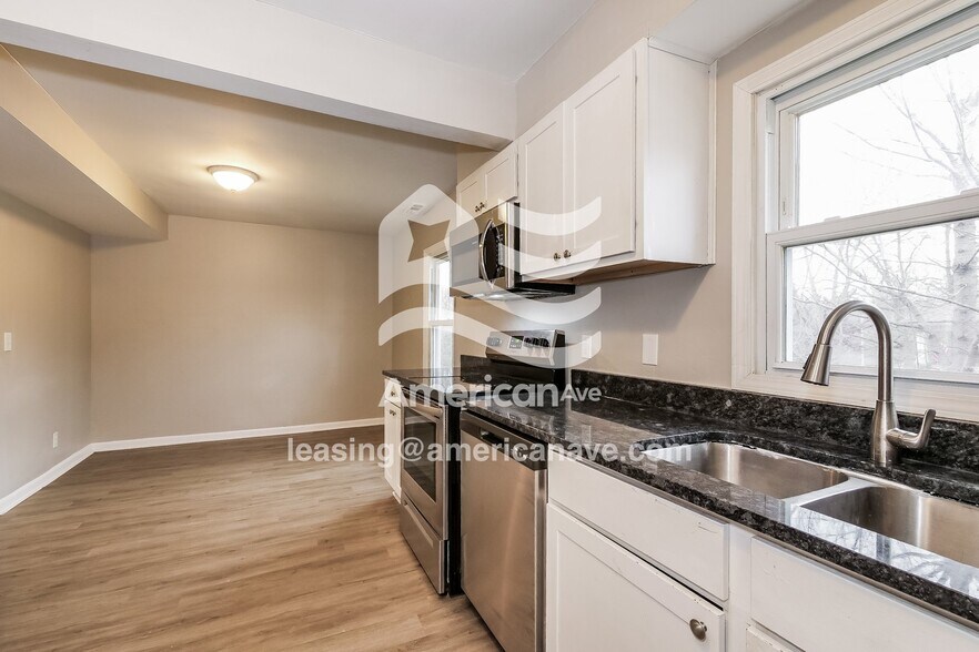 Building Photo - 901 S Leslie Ave